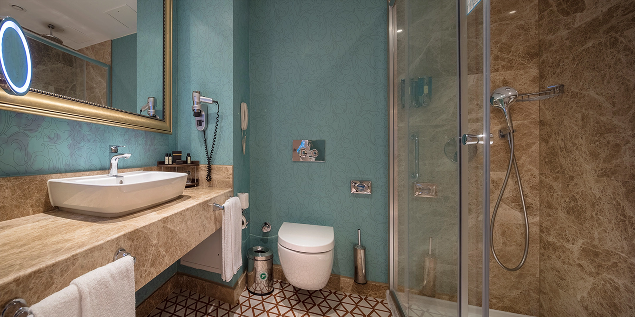 Standart Havuz Manzaralı Oda - Tuvalet - Banyo